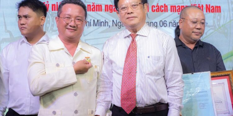 TS. Hồ Minh Sơn vinh dự nhận Kỷ niệm chương vì sự phát triển “Nông nghiệp – Nông dân – Nông thôn Việt Nam”