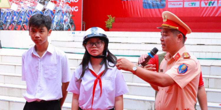 Cà Mau: Caravan “Hành trình xây dựng văn hoá giao thông học đường”