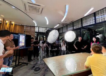 Ban Tổ chức chương trình Startup MasterTrack 2025 trang bị một phòng Livestream thực tế để học viên trải nghiệm