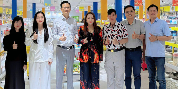 Small Duck Viet Nam – Đón tiếp Chủ tịch Tập đoàn Calgary đến thăm và làm việc tại hệ thống siêu thị Small Duck Việt Nam