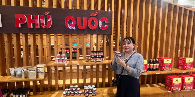 Thăm nhà thùng nước mắm nổi tiếng Phú Quốc – Hồng Đức 1 thương hiệu truyền đời hơn 130 năm