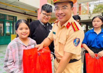 Trạm CSGT Đa Phước: Đẩy mạnh tuyên truyền an toàn giao thông cho đoàn viên, thanh niên– Trao trợ cấp học tập cho thiếu nhị bị ảnh hưởng bởi Covid -19