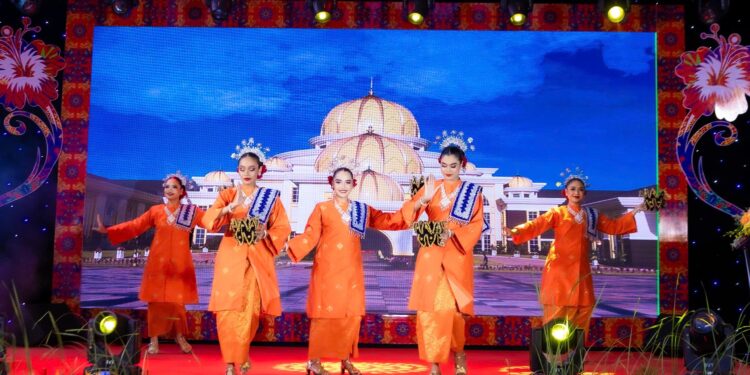 Rực rỡ sắc màu tại “Lễ hội Du lịch, Nghệ thuật, Văn hóa và Ẩm thực Malaysia 2025”