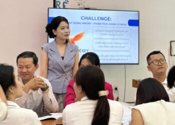 Chuyên gia Võ Thị Mỹ Duyên đào tạo Kỹ năng Bán hàng Chuyên nghiệp tại Startup MasterTrack 2025