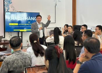 Tiến sĩ Nguyễn Bá Hải tận hình đào tạo hơn 50 Startup thiết kế hệ thống CRM bằng AI tại Startup MasterTrack