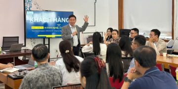 Tiến sĩ Nguyễn Bá Hải tận hình đào tạo hơn 50 Startup thiết kế hệ thống CRM bằng AI tại Startup MasterTrack