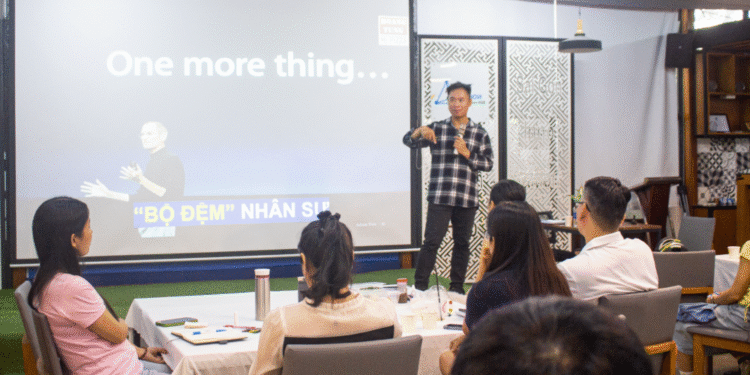 Hơn 30 Doanh nghiệp tham gia chuyên đề Quản trị Nhân sự Chuyên nghiệp được trao chứng nhận Startup MasterTrack