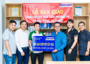 Hiệp hội VFAEA; Viện IMRIC; Viện IRLIE và Tạp chí DN&TT Việt Nam trao kinh phí xây nhà tình thương cho hộ ông Nguyễn Văn Thắng