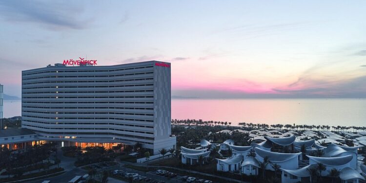 Khánh Hoà: Du khách phát hiện “sinh vật lạ” trong bình sữa tại Mövenpick Resort Cam Ranh 5 sao?