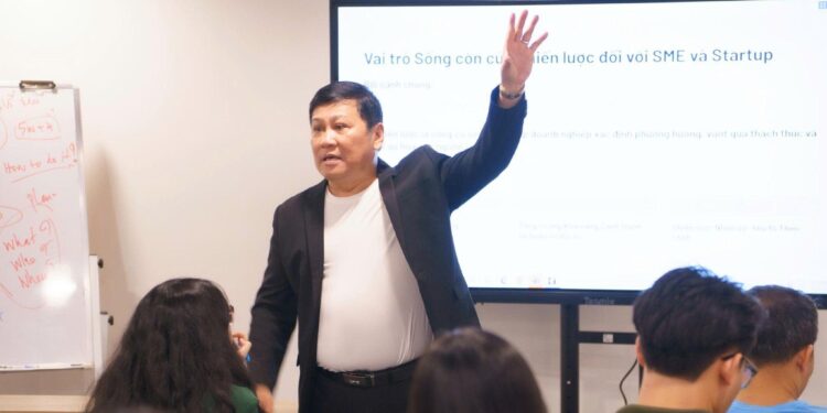 Tiến sĩ Hồ Hán Dân tham luận chuyên đề “Quản trị Chiến lược Doanh nghiệp – Startup MasterTrack 2025”