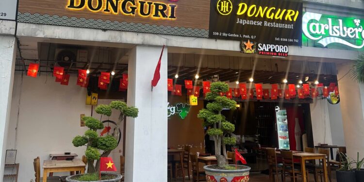 Chuỗi Nhà hàng Donguri Japanese gắn cờ đỏ sao vàng hút khách dịp Quốc khánh 2.9