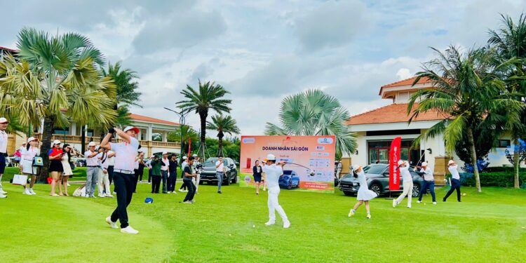 Ông Trần Sơn Vũ – Chủ tịch Hiệp hội AVRCIPL dự khai mạc giải golf “Swing for dream 2025 – Kết nối doanh nhân”