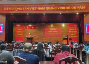 11 cán bộ, nhân viên Chi bộ Viện Nghiên cứu Thị trường – Truyền thông Quốc tế được cấp giấy chứng nhận lớp bồi dưỡng Nhận thức về Đảng