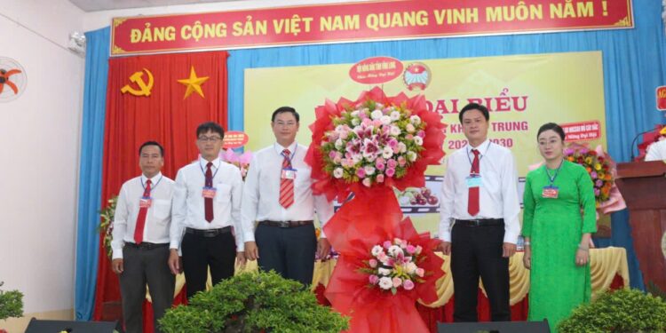Đại hội đại biểu Hội Nông dân xã Hưng Khánh Trung (Vĩnh Long) lần thứ I, nhiệm kỳ 2025 – 2030: “Đoàn kết – Dân chủ – Đổi mới – Hợp tác – Phát triển”