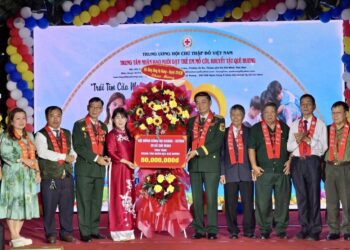 Trung tâm Nhân đạo Quê Hương: Hành Trình Yêu Thương 24 Năm Sưởi Ấm 348 Trẻ Em Mồ Côi & Khuyết Tật”