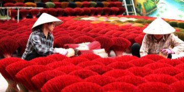 Giữ lửa làng nghề Tết Việt trong dòng chảy hiện đại