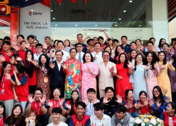 Trường Đại học Hùng Vương mang không khí Tết sớm để sinh viên trải nghiệm về văn hóa truyền thống tại “Trẩy Hội làng – Vui tết DHV 2026”