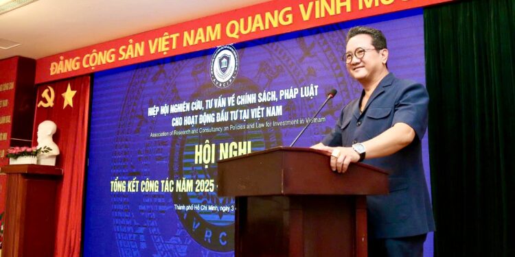 Ông Hồ Minh Sơn vinh dự nhận bằng khen của Chủ tịch Hiệp hội Nghiên cứu, Tư vấn về Chính sách, pháp luật cho hoạt động đầu tư tại Việt Nam