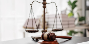 Luật gia Hồ Minh Sơn: Tình huống pháp lý liên quan tài xế Range Rover chọc thủng lốp xe SH và Nguyễn Văn Hoàng bị bắt, do nhân viên ngân hàng trình báo?