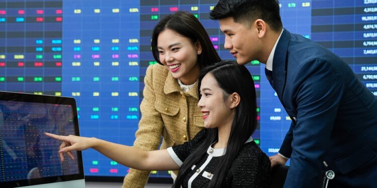 Thị trường rung lắc, nhà đầu tư được khuyến nghị ưu tiên giữ tiền mặt