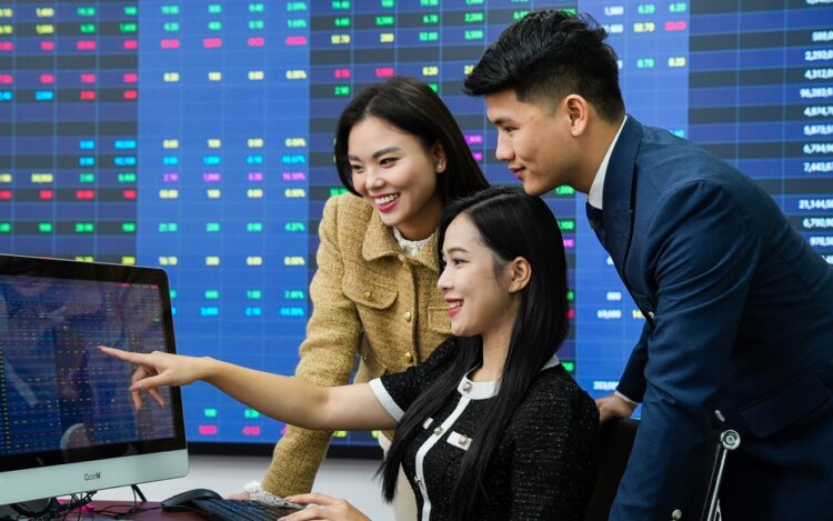 Thị trường rung lắc, nhà đầu tư được khuyến nghị ưu tiên giữ tiền mặt