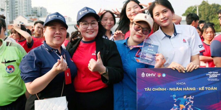 Bùng nổ với ngày hội sức trẻ DHV – Hun đúc bản lĩnh trí – lực sinh viên