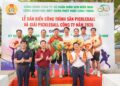 Gắn biển công trình sân pickleball ở nhà máy Super Phốt phát Long Thành