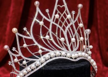 Nghệ nhân kim hoàn quốc gia Hồ Thị Thanh Hương: Người thổi hồn vào vương miện nhan sắc Việt