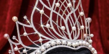 Nghệ nhân kim hoàn quốc gia Hồ Thị Thanh Hương: Người thổi hồn vào vương miện nhan sắc Việt