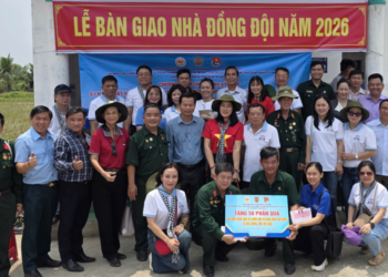 Hội CCB xã Hoà Khánh: Bàn giao 1 căn nhà và trao 50 phần quà 
