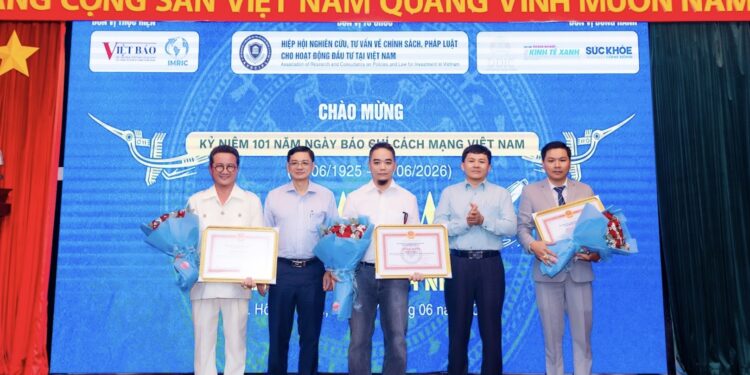 Hiệp hội Nghiên cứu, Tư vấn về Chính sách, pháp luật cho hoạt động đầu tư tại Việt Nam tổ chức chương trình Gala “Báo chí và Doanh nhân”