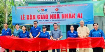 Hiệp hội Làng nghề Việt Nam phối hợp Tỉnh Đoàn Vĩnh Long bàn giao nhà “nhân ái” tại ấp Kim Hoà, xã Vinh Kim