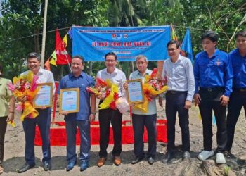 Nhị Long (Vĩnh Long): Khởi công xây dựng nhà tình thương cho hộ ông Nguyễn Thành Tuân có hoàn cảnh đặc biệt khó khăn