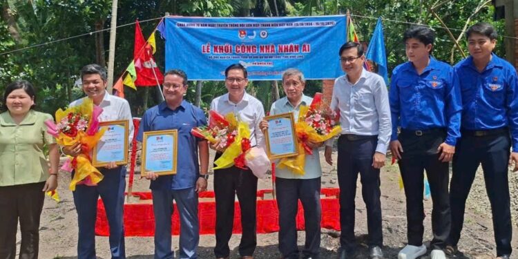 Nhị Long (Vĩnh Long): Khởi công xây dựng nhà tình thương cho hộ ông Nguyễn Thành Tuân có hoàn cảnh đặc biệt khó khăn