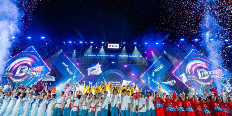 DHV tổ chức đêm nhạc chào mừng năm học mới 2026 – 2027 – “Sinh viên tỏa sáng, học bổng tiếp sức hành trình đại học”